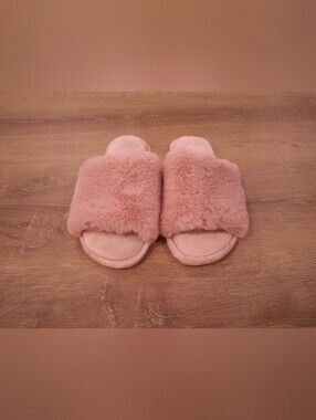 SnugLeaves Faux Fur Open Toe Slippers Pink Size 7-8​